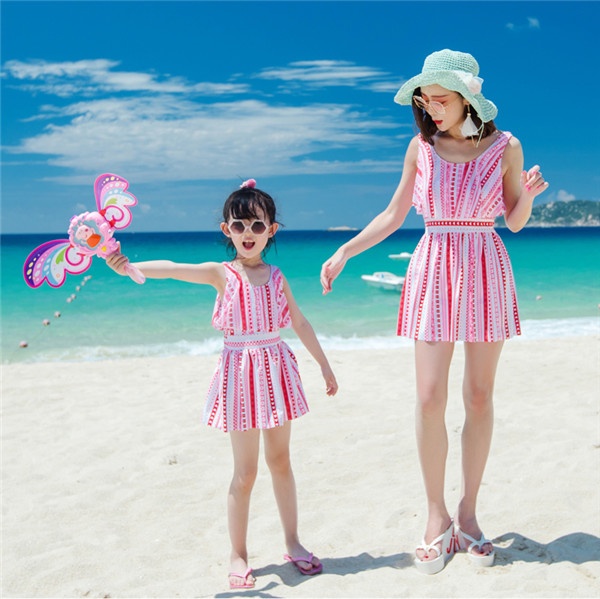 ワンピース水着 キッズ レディース 体型カバー 母 娘 女の子 子供 親子 ストライプ柄 ピンク ラウンドネック フレア 袖なし 可愛い 二の